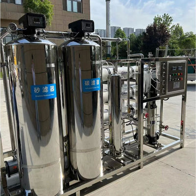4TPH 5.5kW-380-415V 2xSS304 Tanks Brackwasser Umkehrosmosewasseranlage