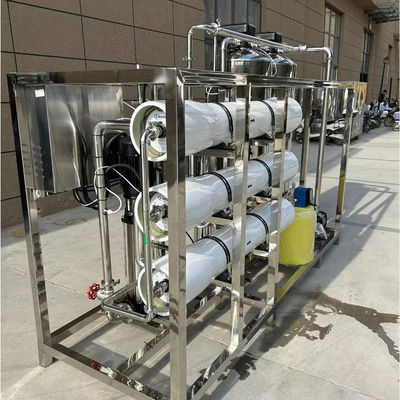 4TPH 5.5kW-380-415V 2xSS304 Tanks Brackwasser Umkehrosmosewasseranlage