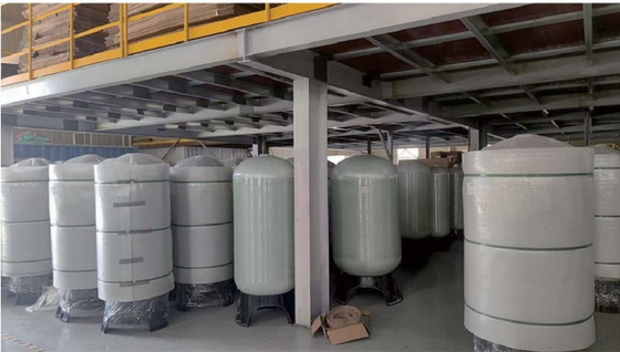 FRP-Wasserreinigungstank 1365 φ325×1650mm 2,5'' Schleife 2,0-2,5 T/H mit überlegener Korrosionsschutz