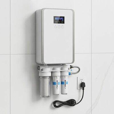 Kompaktes Umkehrosmose-Wasserbehandlungssystem 800 GPD alkalischer Mineralfilter Wandmontiertes Design 110V 60Hz