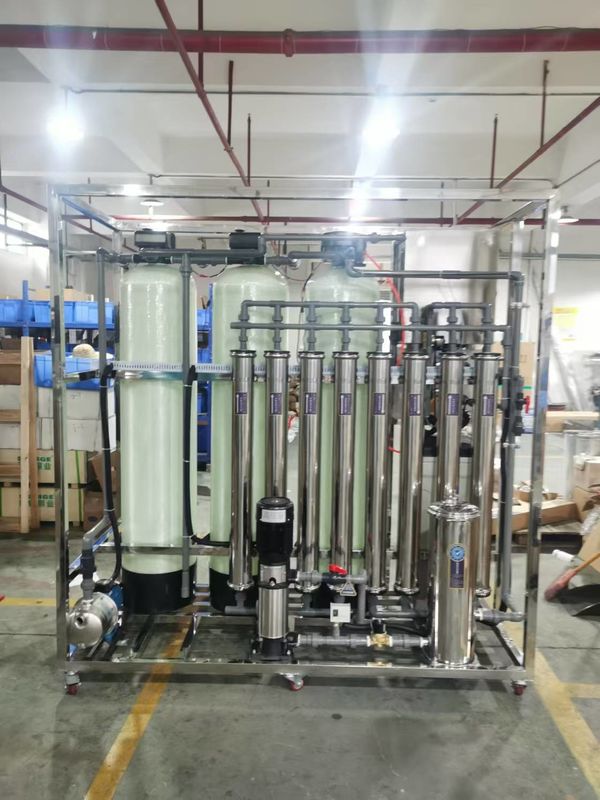 1.5TPH Salzwasser Umkehrosmoseanlage SS304 Skid 3,0 kW Schnelle Vorlaufzeit 1,7 kW-380-415 V Systeminstallationsleistung